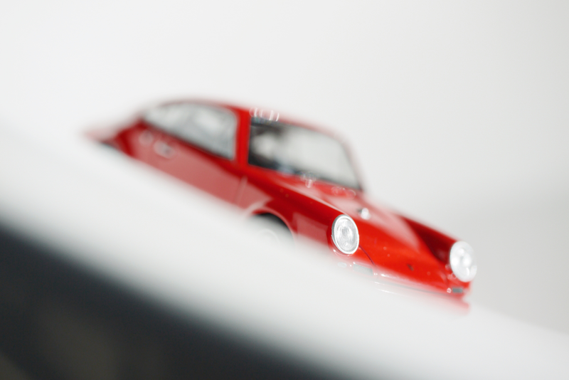Illustration for article titled Kyosho Porsche 3 1/64 #86 - Projekt RennSport Käfer #8 - 1967 Porsche 911r